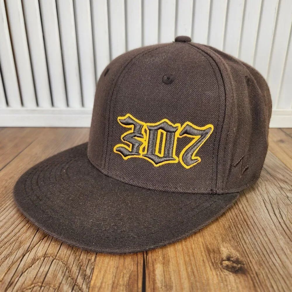 Zephyr 32/5 Chopped 307 Wyoming Size 7 1/4 Hat Cap Brown Flat Bill Old English